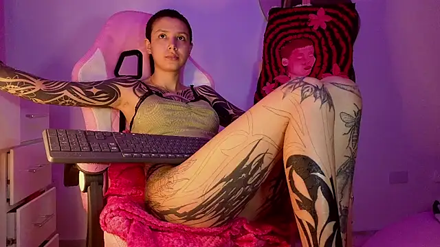 goddess vee  online show from April 11, 2026, 11:20 pm