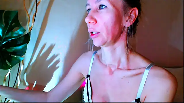 Snapshot of OLIVIA_CANDY chatting on March 14, 2025, 4:21 am OLIVIA CANDY online show from March 14, 2025, 4:21 am