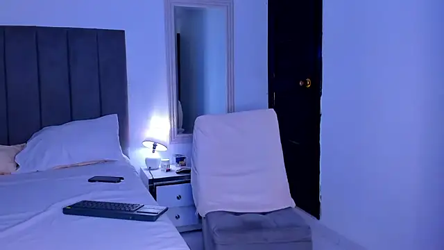 Snapshot of ethan_brown_ chatting on October 31, 2025, 3:46 pm ethan brown online show from October 31, 2025, 3:46 pm