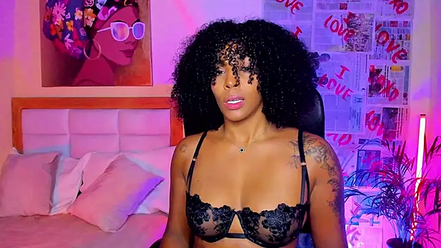 Snapshot of AitanaBrown_ chatting on February 14, 2026, 11:23 pm AitanaBrown online show from February 14, 2026, 11:23 pm