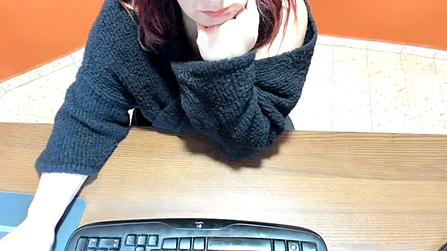 NikkiHolland online show from March 6, 2026, 8:55 am