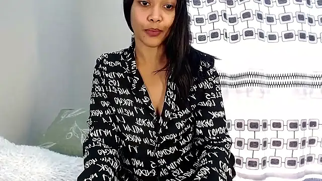  MoniqueLovay  online show from July 7, 2026, 11:14 am