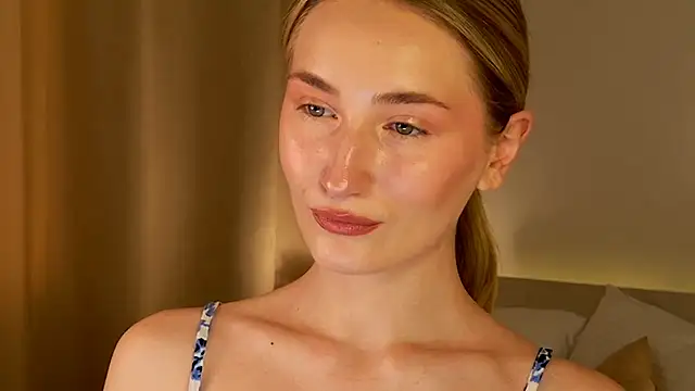 bella  rose online show from March 15, 2026, 9:59 am