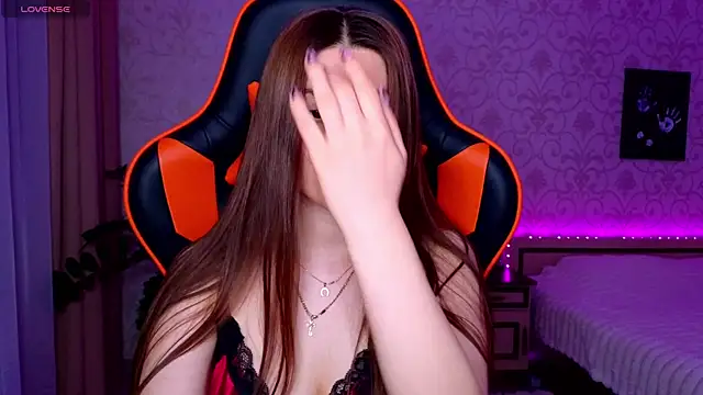 Elishka  online show from April 14, 2026, 9:32 pm