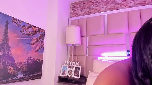 ShaniaBrownn online show from December 19, 2025, 8:16 pm