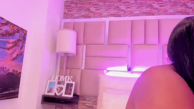 ShaniaBrownn online show from January 9, 2026, 7:48 pm