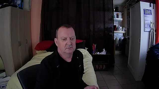 passifsoumis1963 online show from November 14, 2025, 10:25 am