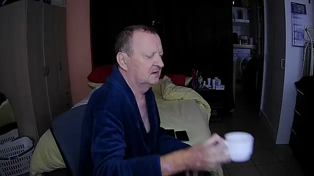passifsoumis1963 online show from November 19, 2025, 9:09 am