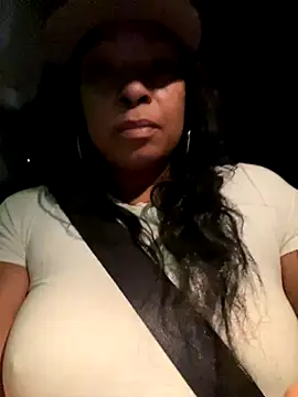 Snapshot of MSweetLindaParks chatting on November 30, 2025, 7:56 am MSweetLindaParks online show from November 30, 2025, 7:56 am