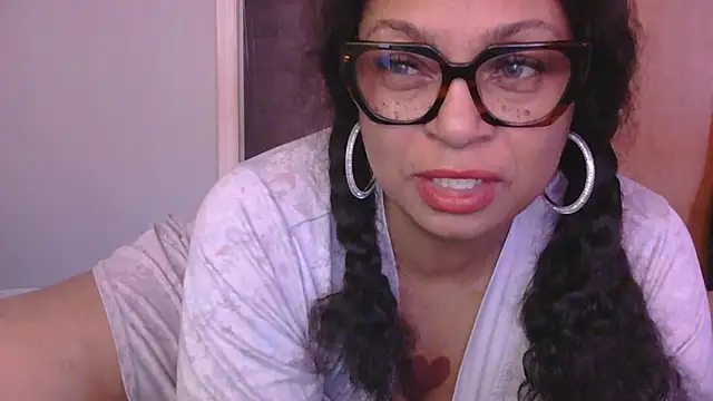 Snapshot of MSweetLindaParks chatting on December 21, 2025, 6:04 pm MSweetLindaParks online show from December 21, 2025, 6:04 pm