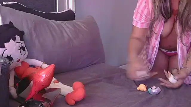 Snapshot of MSweetLindaParks chatting on January 16, 2026, 2:43 pm MSweetLindaParks online show from January 16, 2026, 2:43 pm