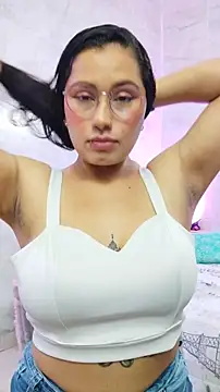 LauraRuiz1 online show from May 27, 2026, 1:02 am