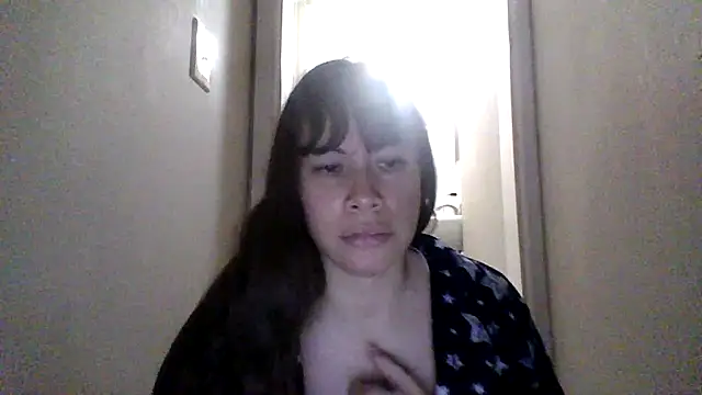 petitedoll29 online show from December 1, 2025, 8:47 pm