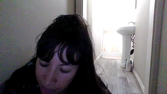 petitedoll29 online show from December 3, 2025, 9:46 pm