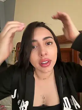 isabella jade online show from October 4, 2025, 2:04 pm