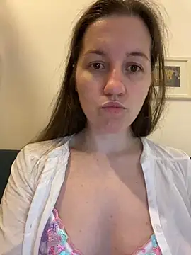 Nicole-Ray online show from October 12, 2025, 10:14 am