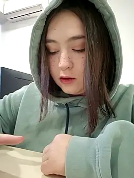 Yammy Yumi online show from November 4, 2025, 4:11 am