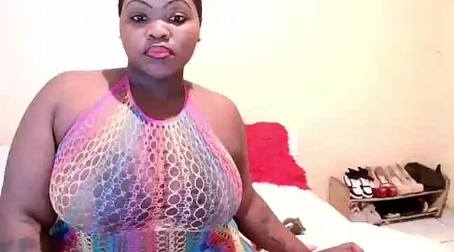 Snapshot of Queen_BootyXXX chatting on February 5, 2025, 3:34 am Queen BootyXXX online show from February 5, 2025, 3:34 am