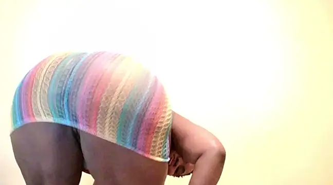 Snapshot of Queen_BootyXXX chatting on March 21, 2025, 2:28 am Queen BootyXXX online show from March 21, 2025, 2:28 am