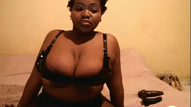 Snapshot of Queen_BootyXXX chatting on September 19, 2025, 2:46 am Queen BootyXXX online show from September 19, 2025, 2:46 am