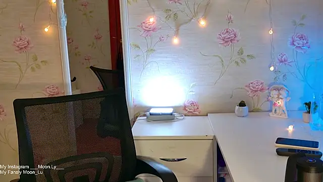 sinnamon  online show from November 5, 2025, 3:45 pm