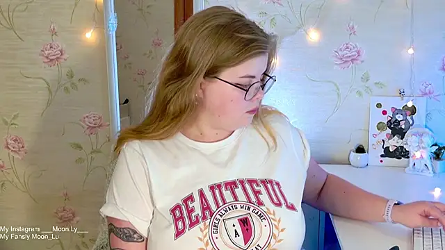 sinnamon  online show from November 22, 2025, 3:11 pm