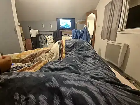 AndMona online show from October 17, 2025, 8:44 pm