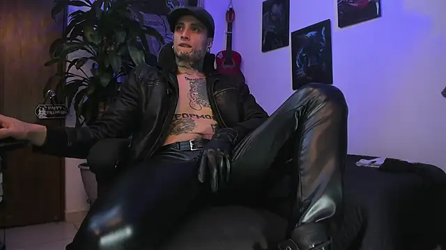 Snapshot of Ryuk_it chatting on November 5, 2025, 1:55 pm Ryuk it online show from November 5, 2025, 1:55 pm