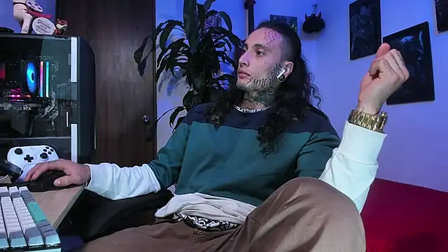 Snapshot of Ryuk_it chatting on November 18, 2025, 1:22 am Ryuk it online show from November 18, 2025, 1:22 am