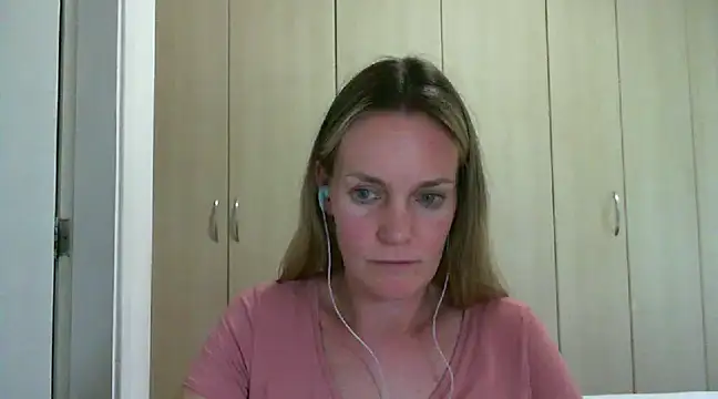 Annylove1 online show from February 13, 2025, 6:16 pm