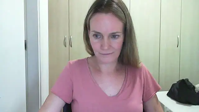 Annylove1 online show from March 4, 2025, 9:43 pm