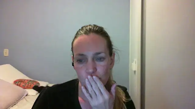 Annylove1 online show from October 19, 2025, 12:22 am