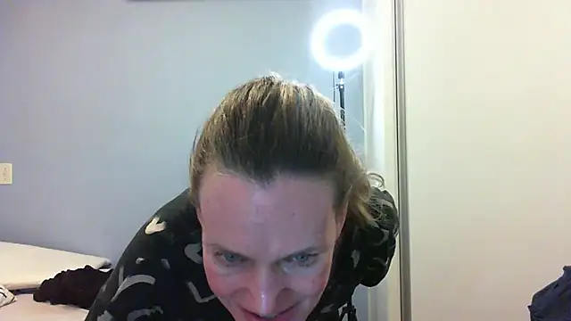 Annylove1 online show from November 4, 2025, 11:37 pm