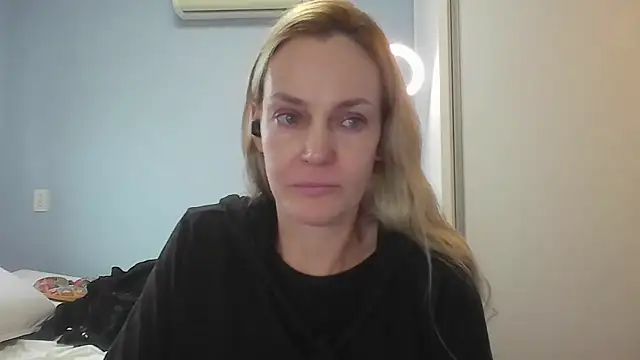 Annylove1 online show from May 19, 2026, 10:54 am