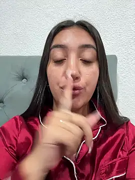 Snapshot of Hannahoff chatting on February 13, 2026, 5:03 am Hannahoff online show from February 13, 2026, 5:03 am