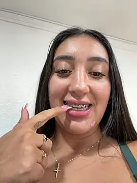 Snapshot of Hannahoff chatting on February 14, 2026, 4:09 am Hannahoff online show from February 14, 2026, 4:09 am