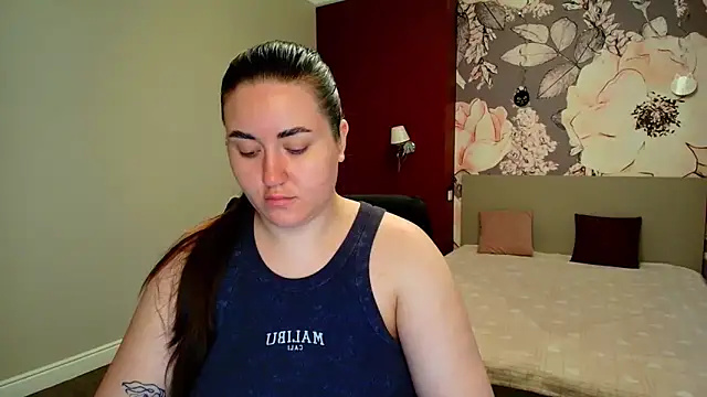 Roxie Bradley online show from April 3, 2026, 5:38 am