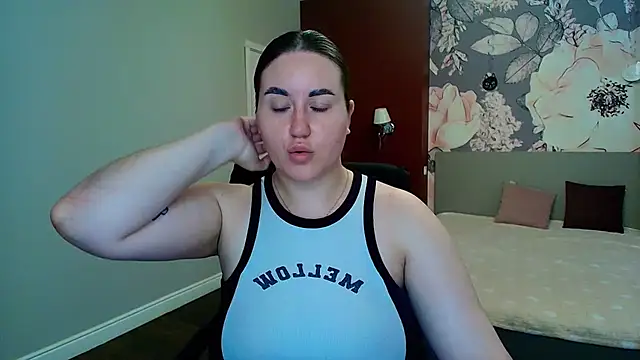 Snapshot of Roxie_Bradley chatting on June 29, 2026, 5:46 am Roxie Bradley online show from June 29, 2026, 5:46 am