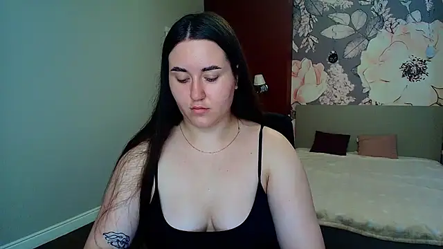 Snapshot of Roxie_Bradley chatting on June 30, 2026, 5:30 am Roxie Bradley online show from June 30, 2026, 5:30 am