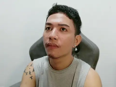 xlovercum online show from February 11, 2026, 8:41 am