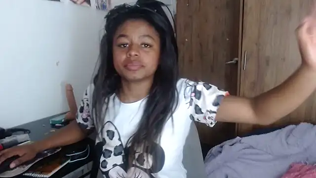 charlott7 online show from December 16, 2024, 4:27 pm