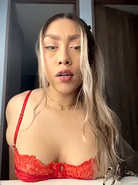 Im sophiie online show from February 8, 2026, 6:50 am