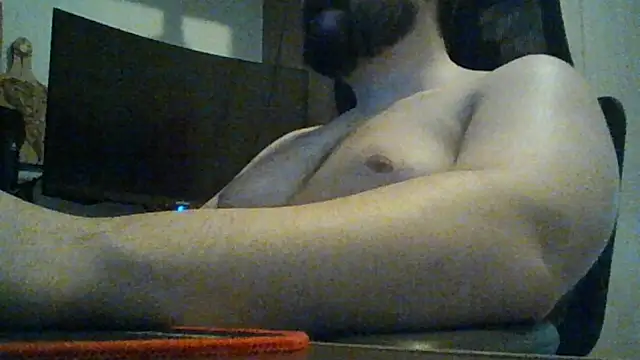 roberc4m online show from October 6, 2025, 2:47 pm