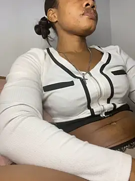  yisela  online show from February 8, 2026, 1:09 am