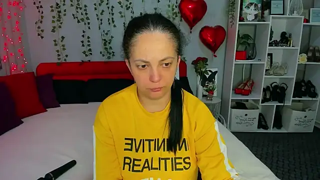 DarlingMilf online show from April 10, 2026, 5:06 pm