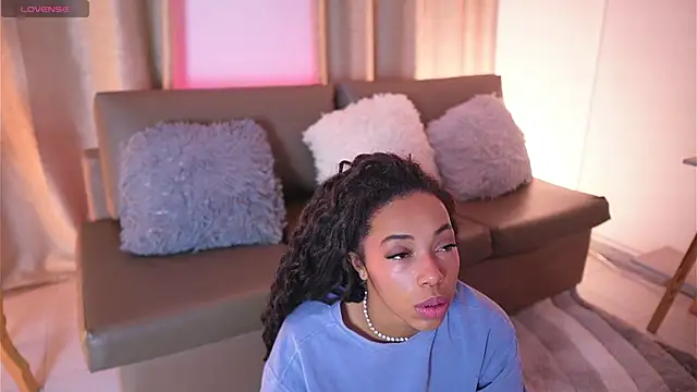 Valeriestyle online show from November 13, 2025, 4:00 am