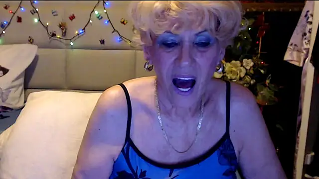 HappyWomanOn online show from November 27, 2025, 7:05 pm