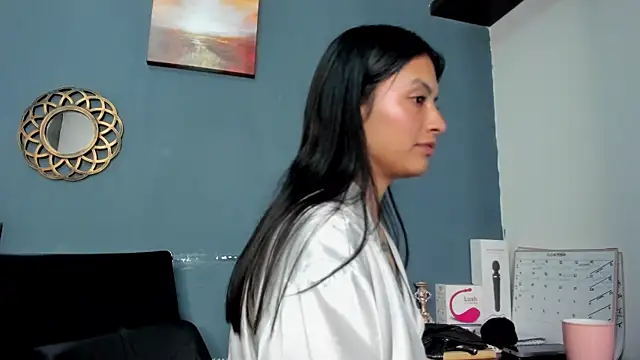 nia  white online show from December 24, 2024, 6:06 pm