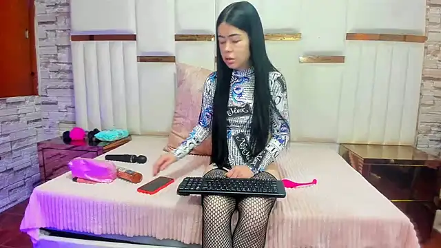 Snapshot of ArianaSmith69 chatting on February 12, 2025, 2:10 pm ArianaSmith69 online show from February 12, 2025, 2:10 pm