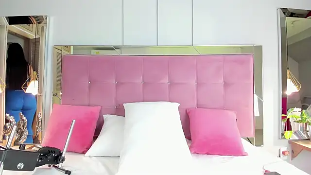 Snapshot of Ahincale chatting on November 27, 2025, 7:49 pm Ahincale online show from November 27, 2025, 7:49 pm